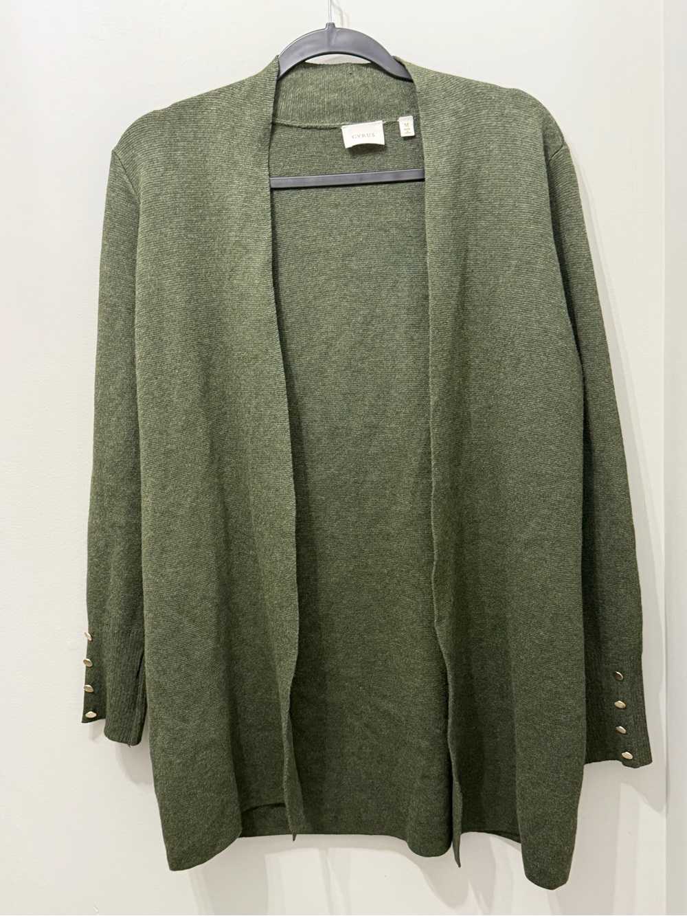 Cyrus Women’s Medium Olive Green Long Open Front Cardigan Gold Snap Cuffs